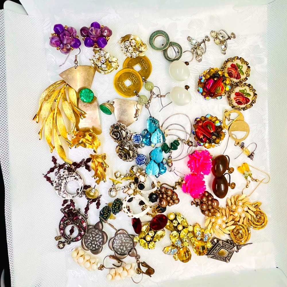Large lot of Vintage Earrings. Some are signed Lisner, Trifari, Coro.